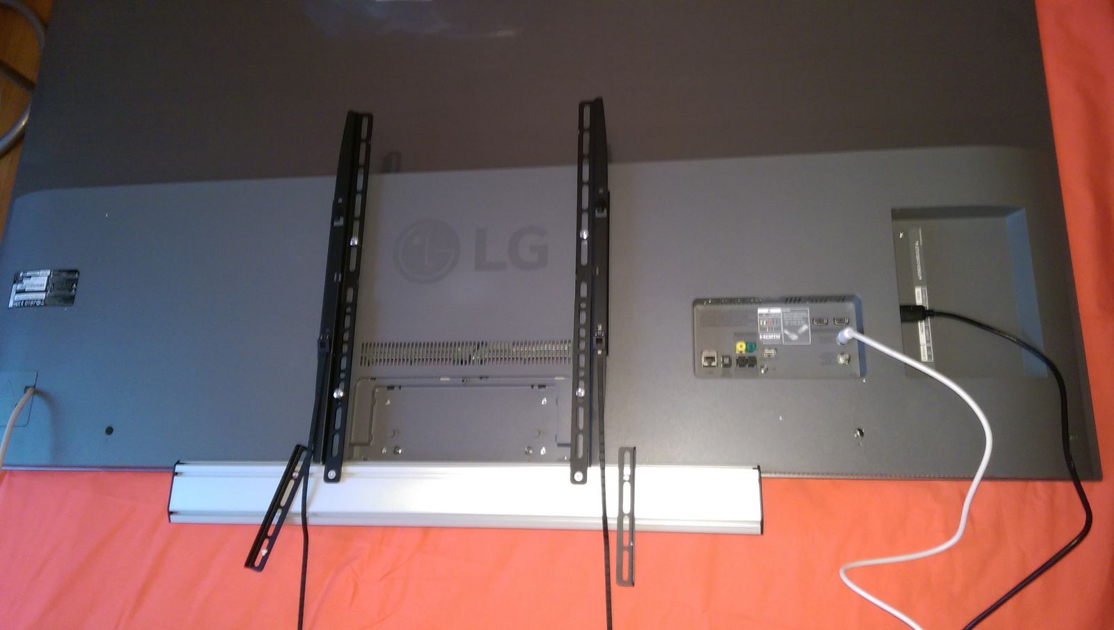 OLED LG 65 Pouces fixation murale + Barre de Son Bose - Antenniste  installateur TV en Aquitaine