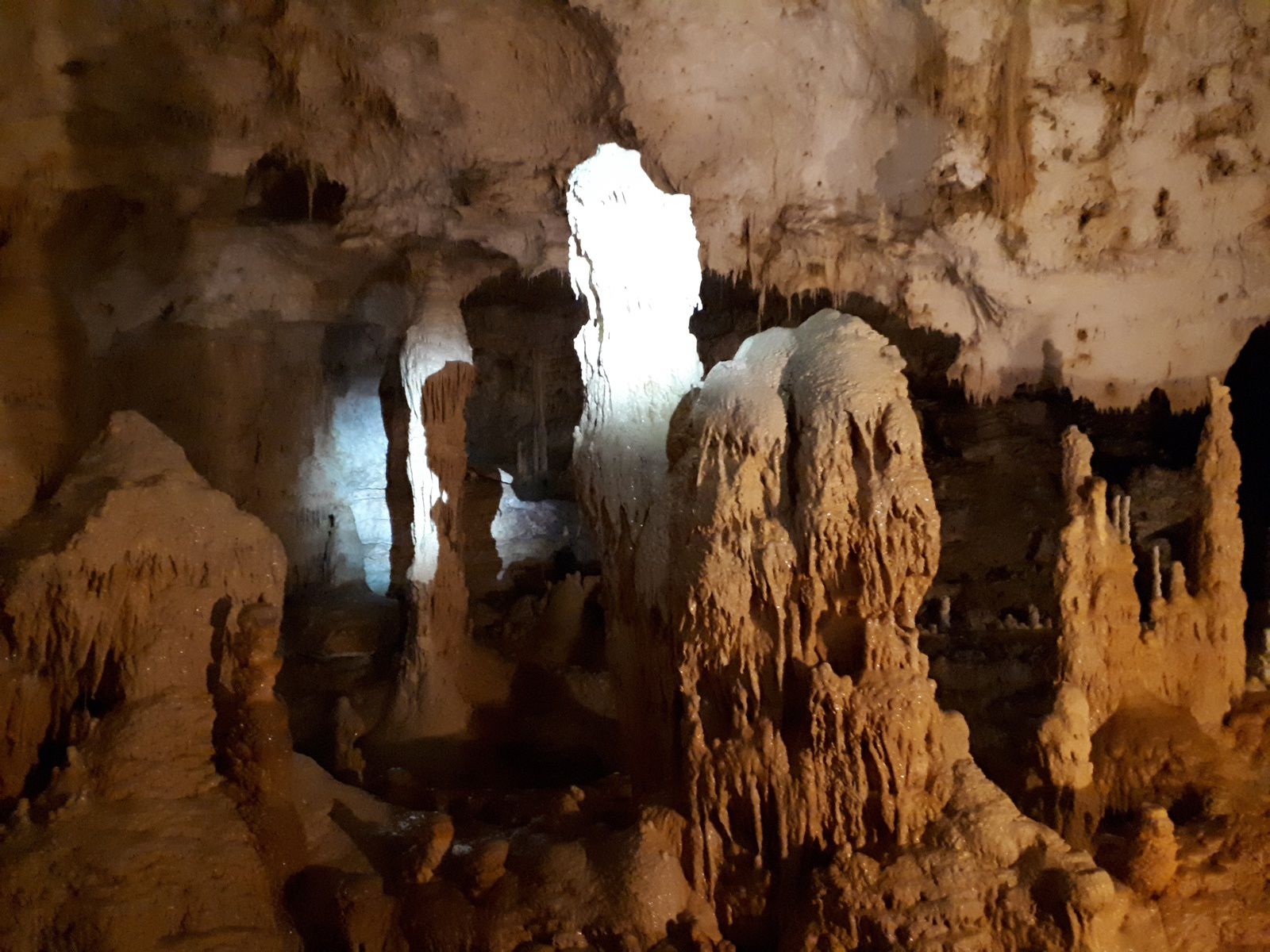 Troisième jour: Grottes de Frasassi 