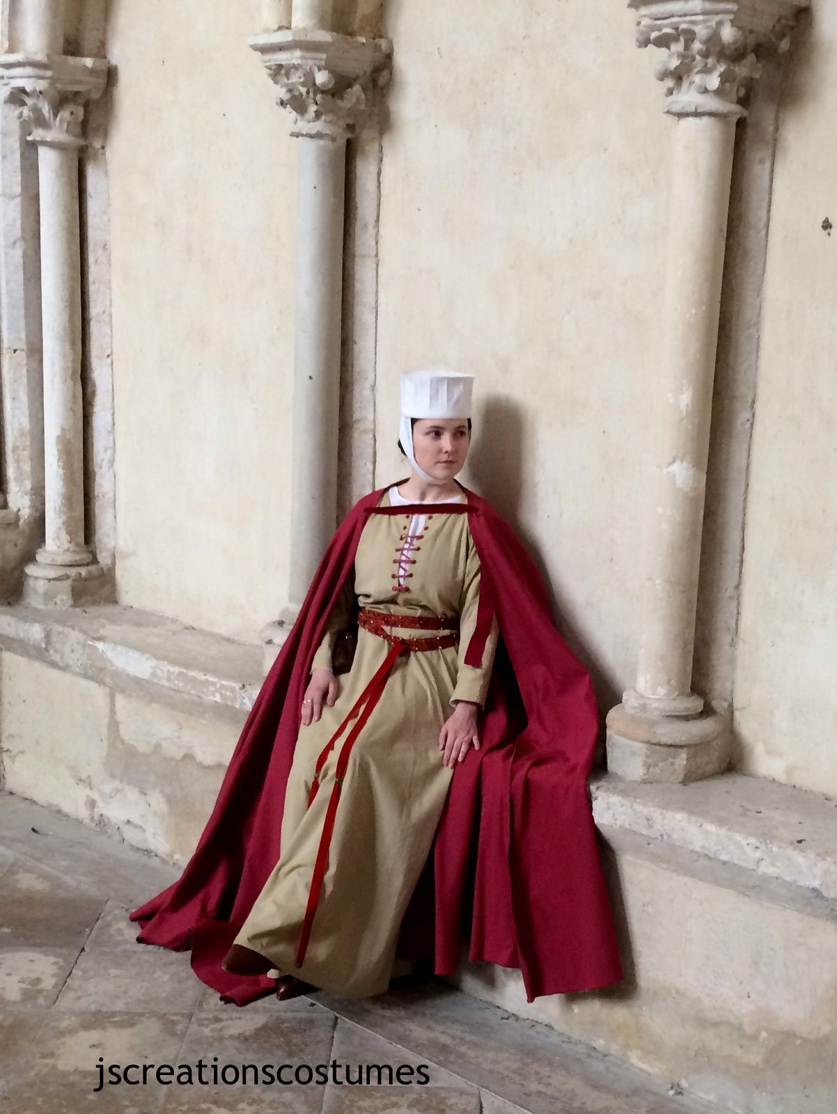 Costume de bourgeoise du XIIIème siècle 
