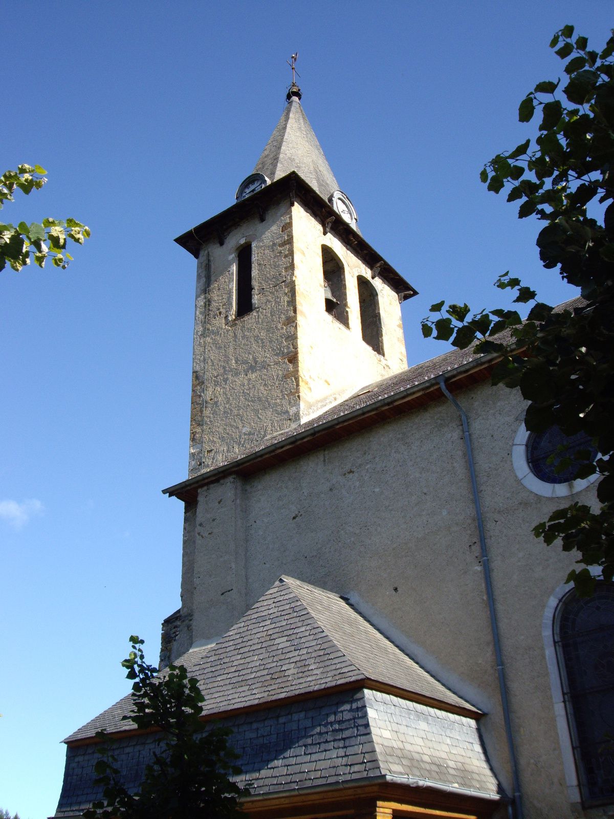 Eglise de mon village prête pour la messe de minuit