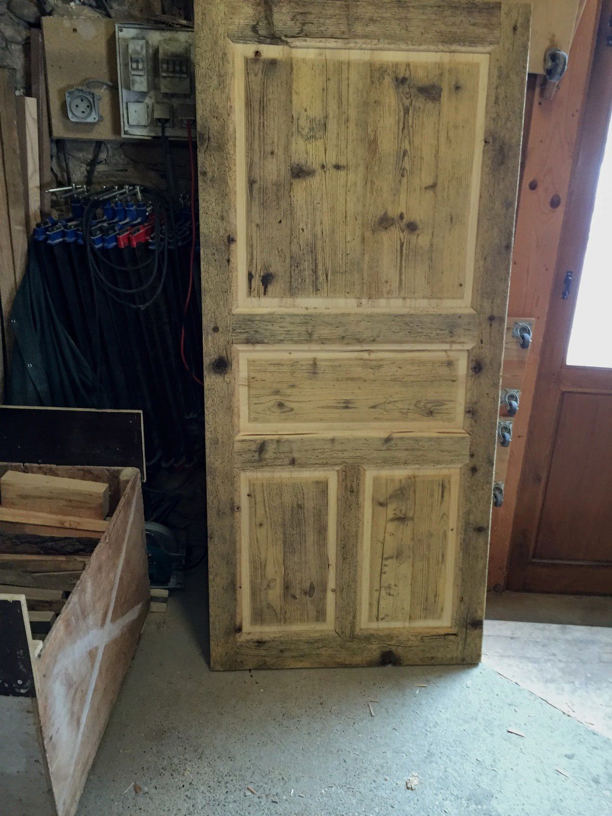 Portes en vieux bois - Menuiserie "Le bois des huiles" : Christophe  Guillard, votre artisan menuisier sur mesure - 73110 Bourget en huile  (Savoie)
