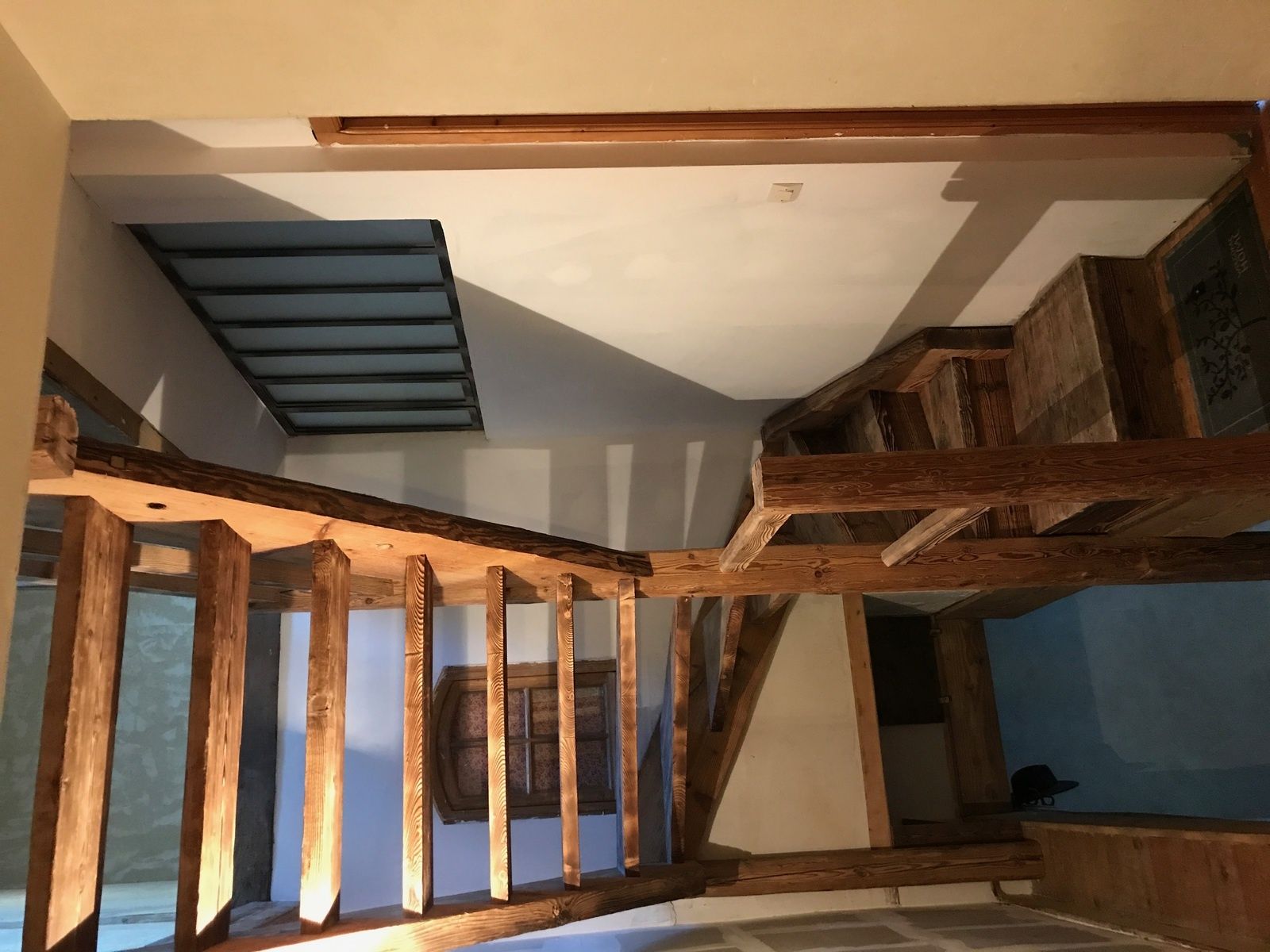 Fabrication sur mesure de menuiserie traditionnelle en vieux bois