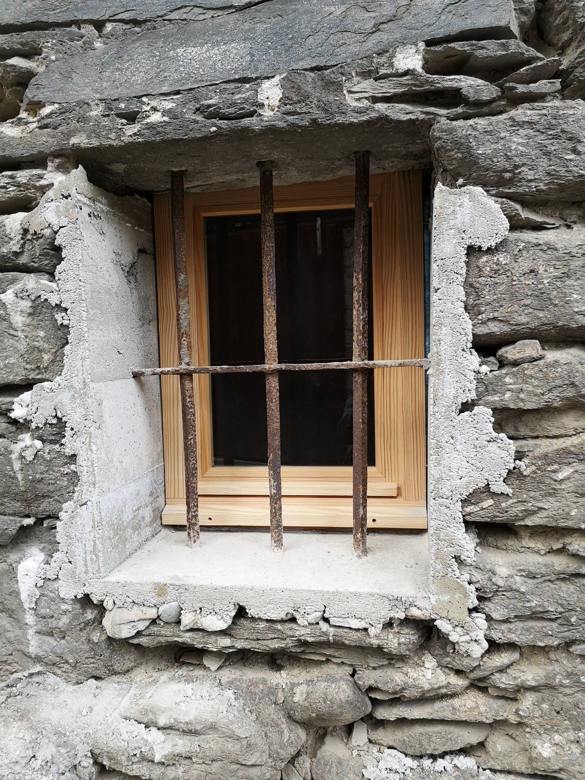 Fabrication fenêtre artisanale avec isolation par double joint - Menuiserie  Le bois des huiles : Christophe Guillard, votre artisan menuisier sur  mesure - 73110 Bourget en huile (Savoie)