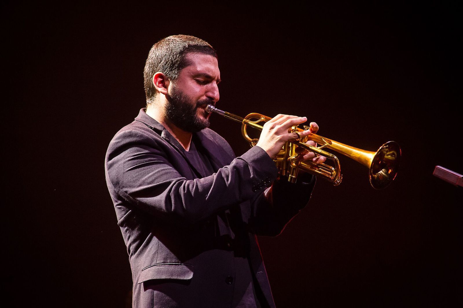 ibrahim maalouf, concert, musique, red & black light