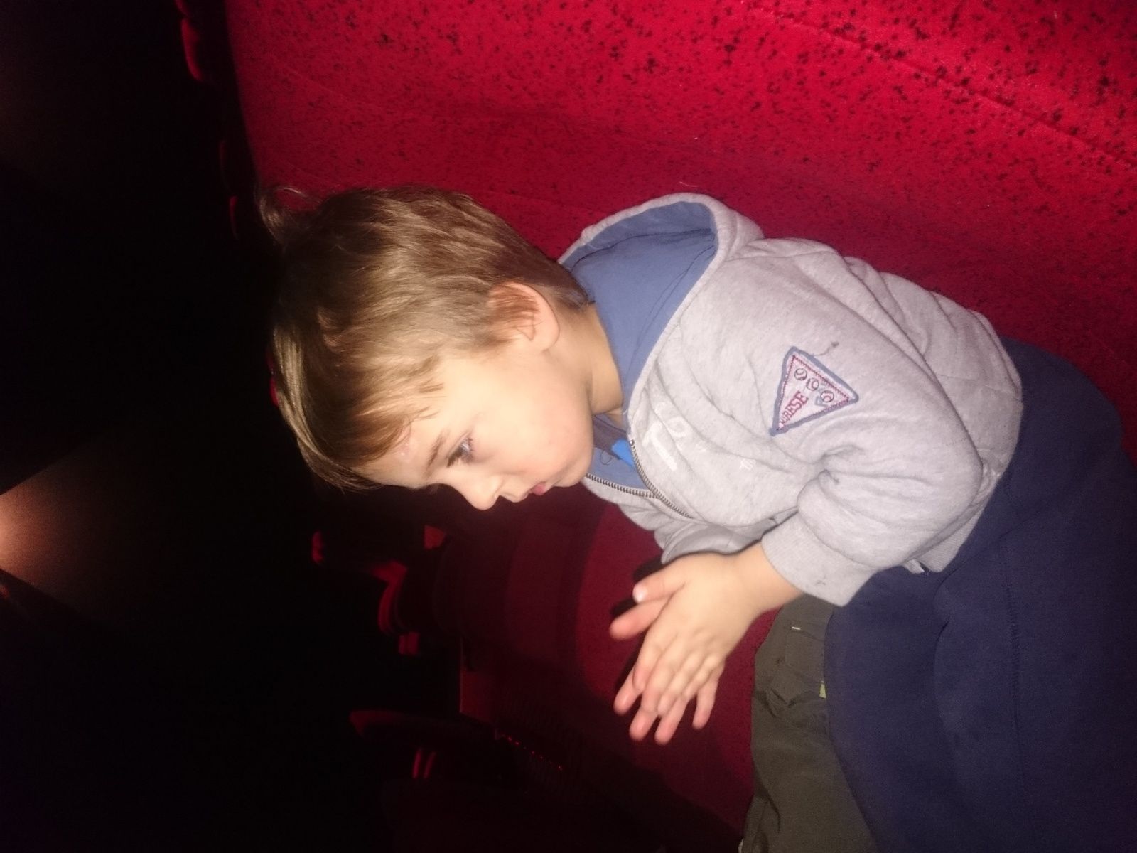 1ere Fois Au Cinema Pour Andrew Devant Masha Et Michka A Vous De Voir