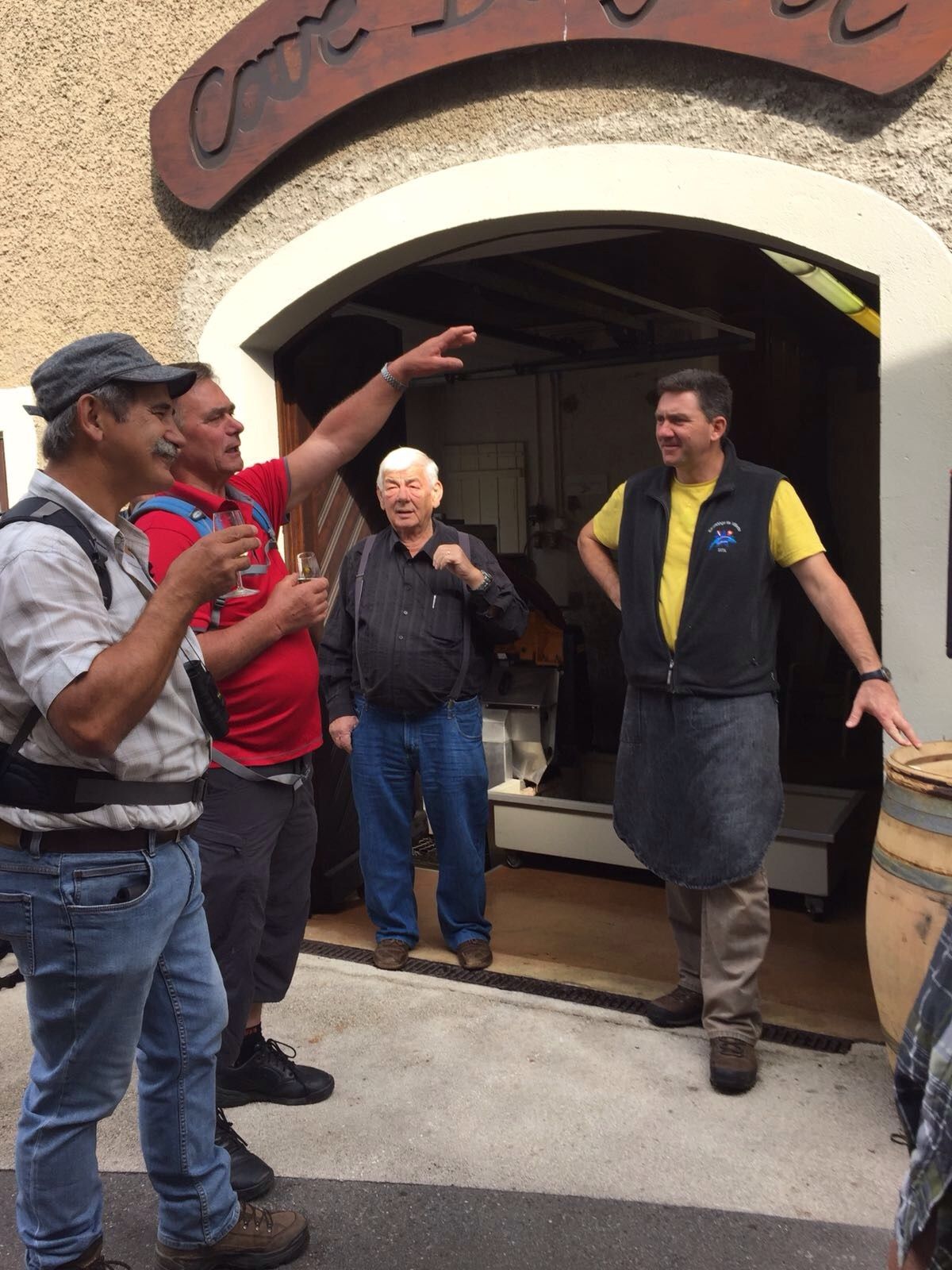 Dégustation de vin ,moût et raisins