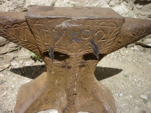 Castaner n'est pas même une enclume .