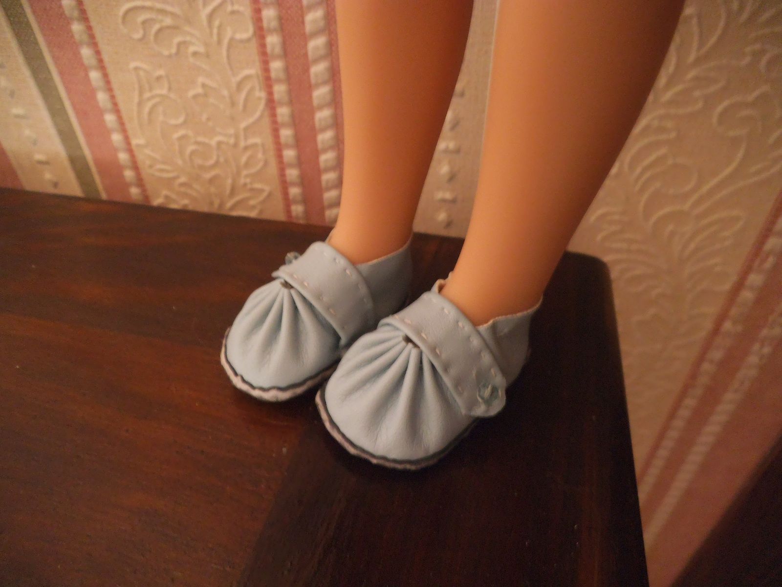 tuto gratuit poupées : souliers plissés