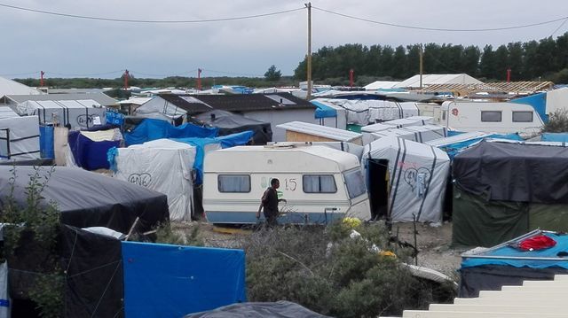 Caravanes et tentes dans la "jungle" de Calais
