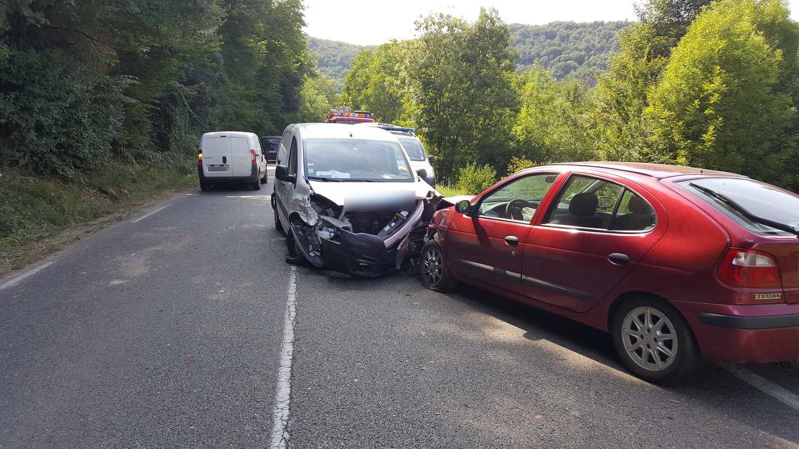 Castelfranc (46) - Accident de ciruclation, 3 véhicules impliqués
