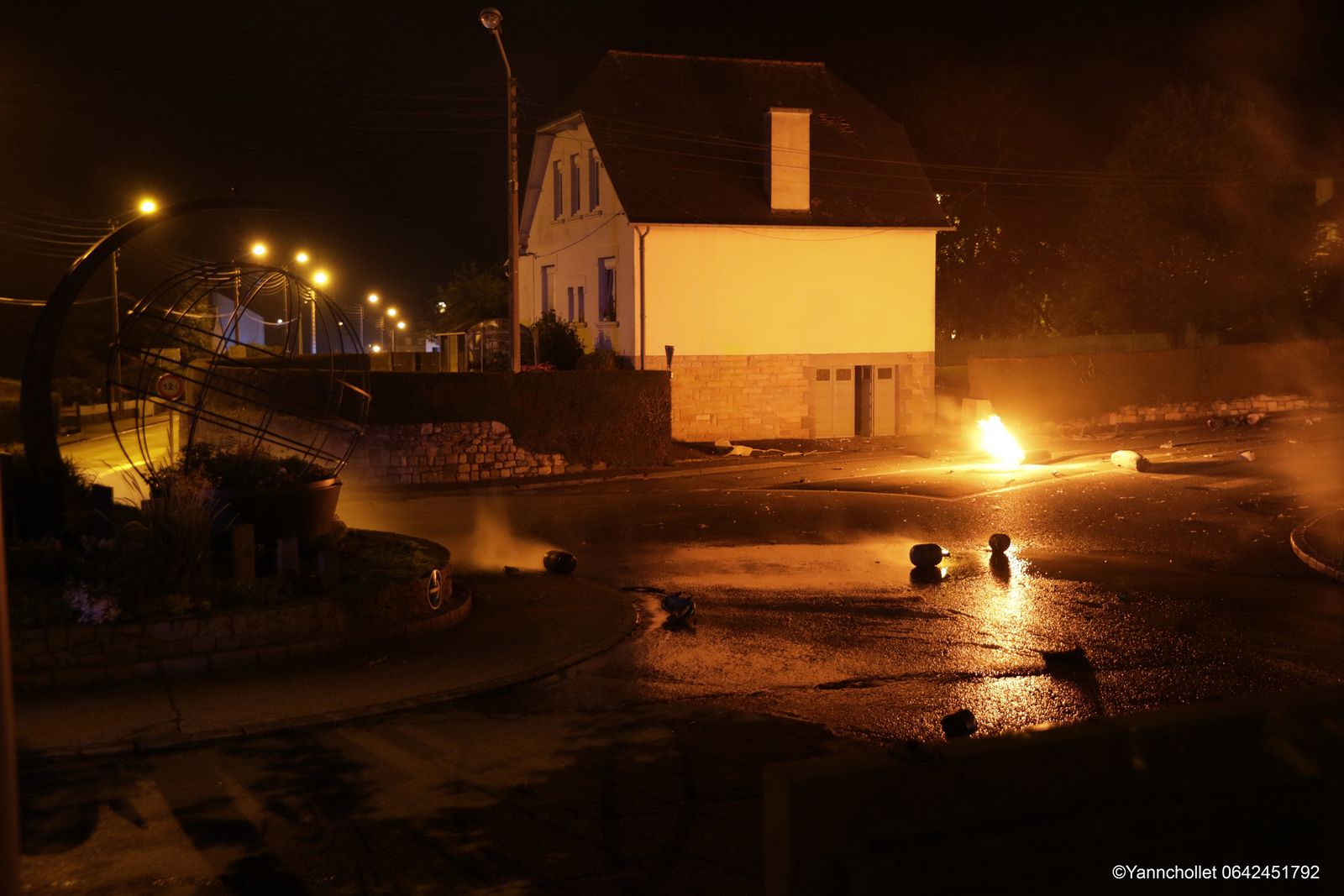 Un énorme incendie s'est déclaré à Plancoët, les bouteilles de gaz ont explosé !