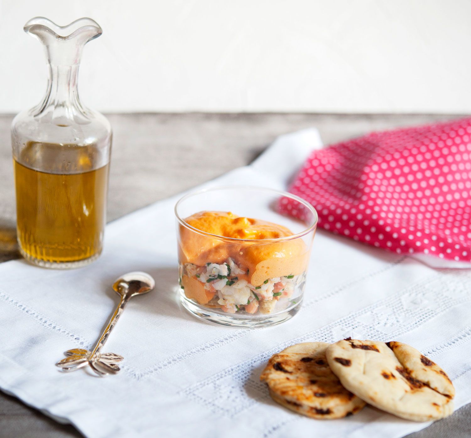 Tapas en verrine : tartare de crevettes et son sablé aux tomates confites,  espuma d'Huile d'Olive d'Espagne - Et si c'était bon