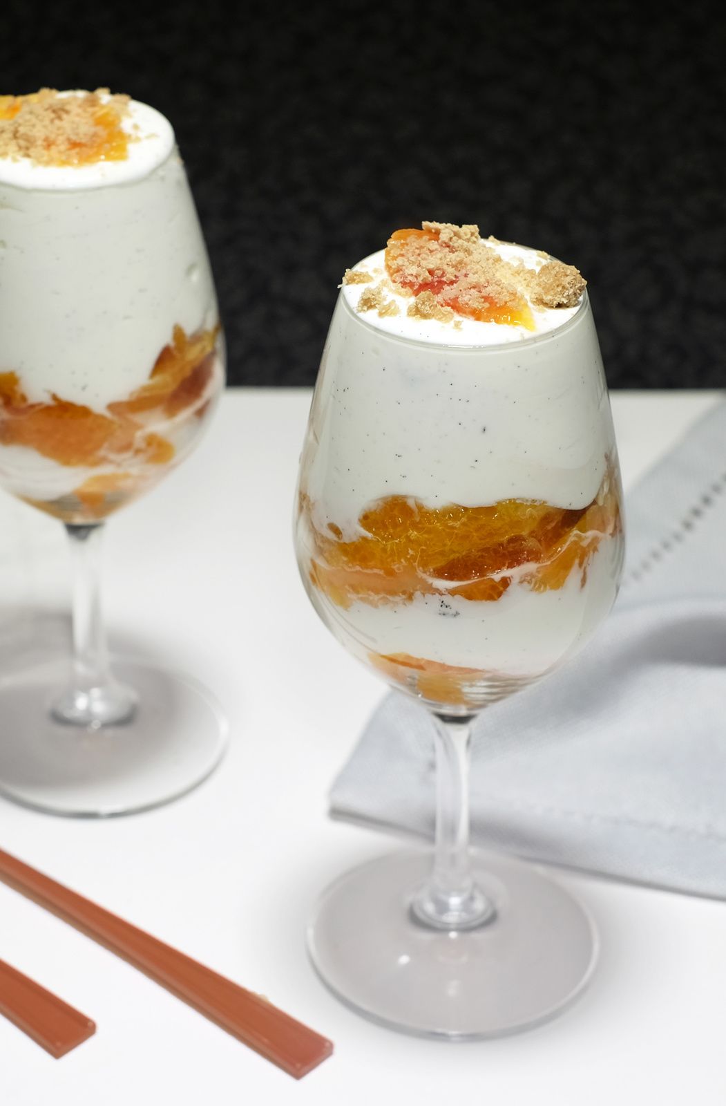 Suprêmes d'orange à la mousse de yaourt et fromage blanc à la vanille