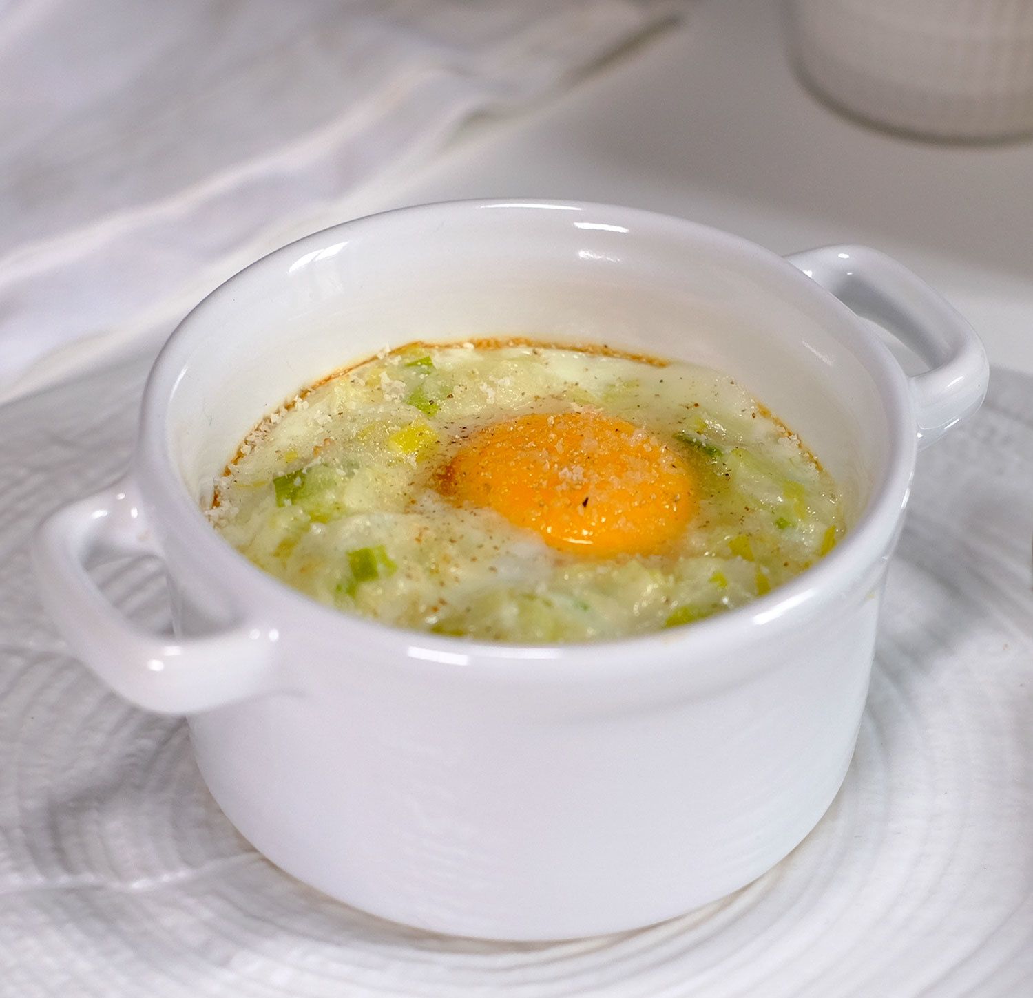 Oeuf cocotte aux poireaux, gorgonzola et sel de truffe - Et si c'était  bon...