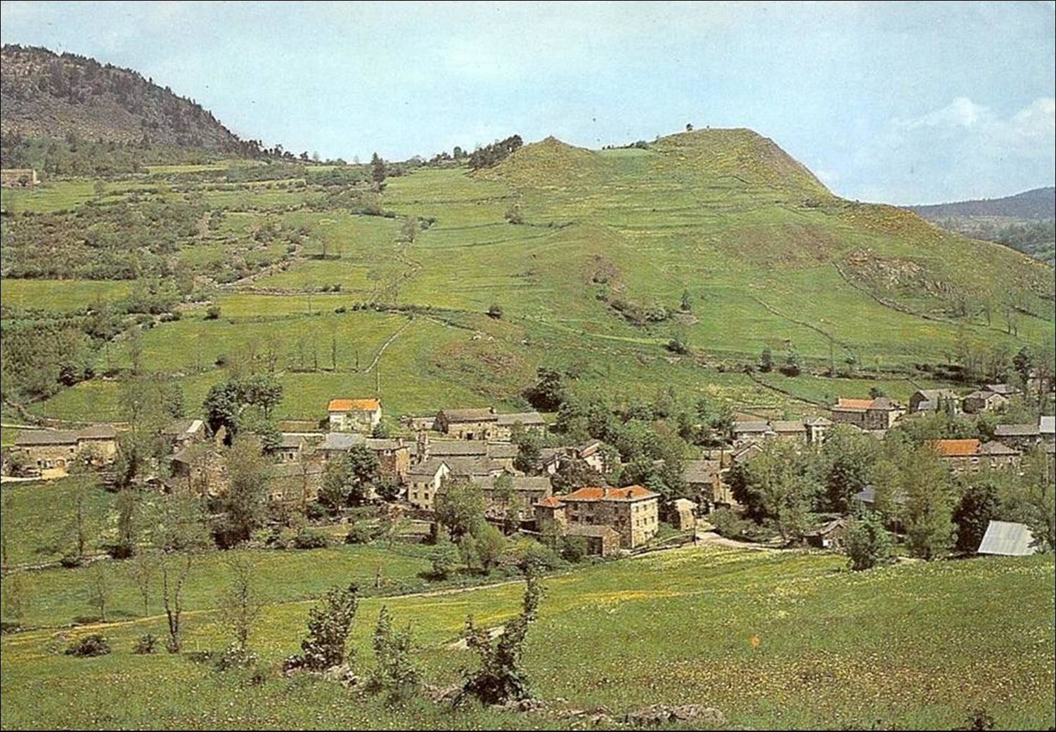 Le village en cartes postales