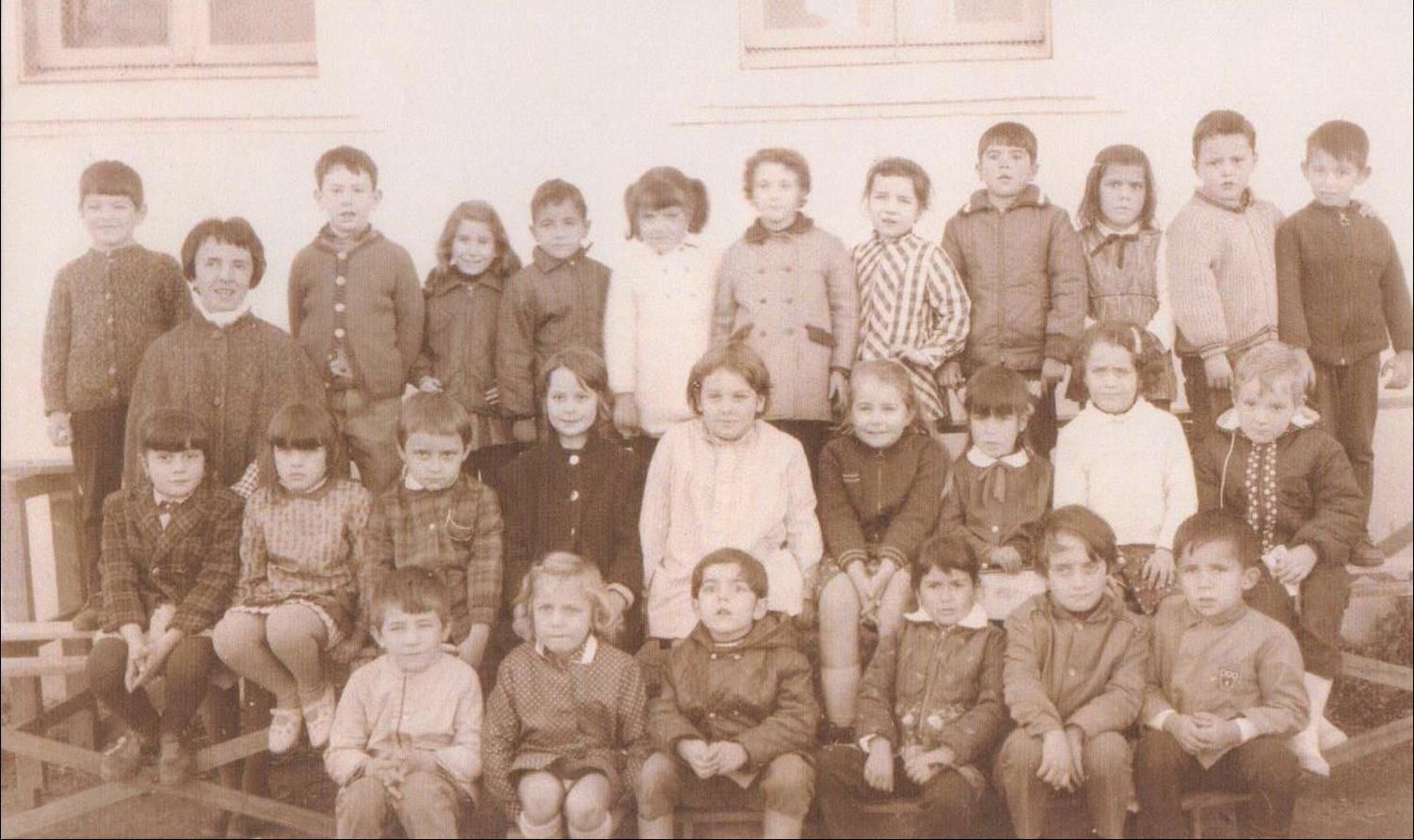 Généalogie:                      Album photos de classe de Charbonnier de 1934 à 1972