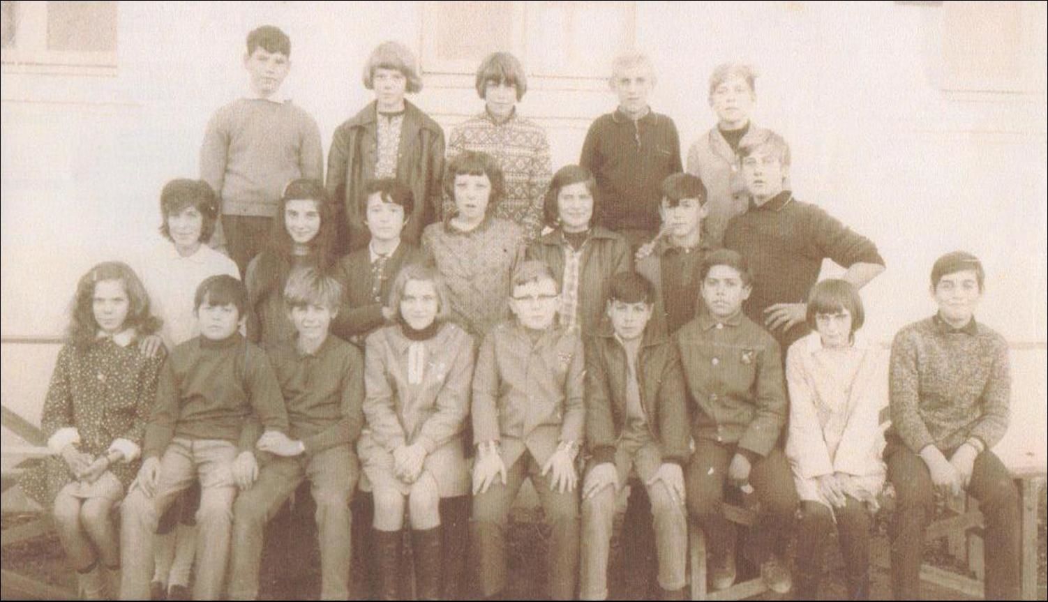 Généalogie:                      Album photos de classe de Charbonnier de 1934 à 1972