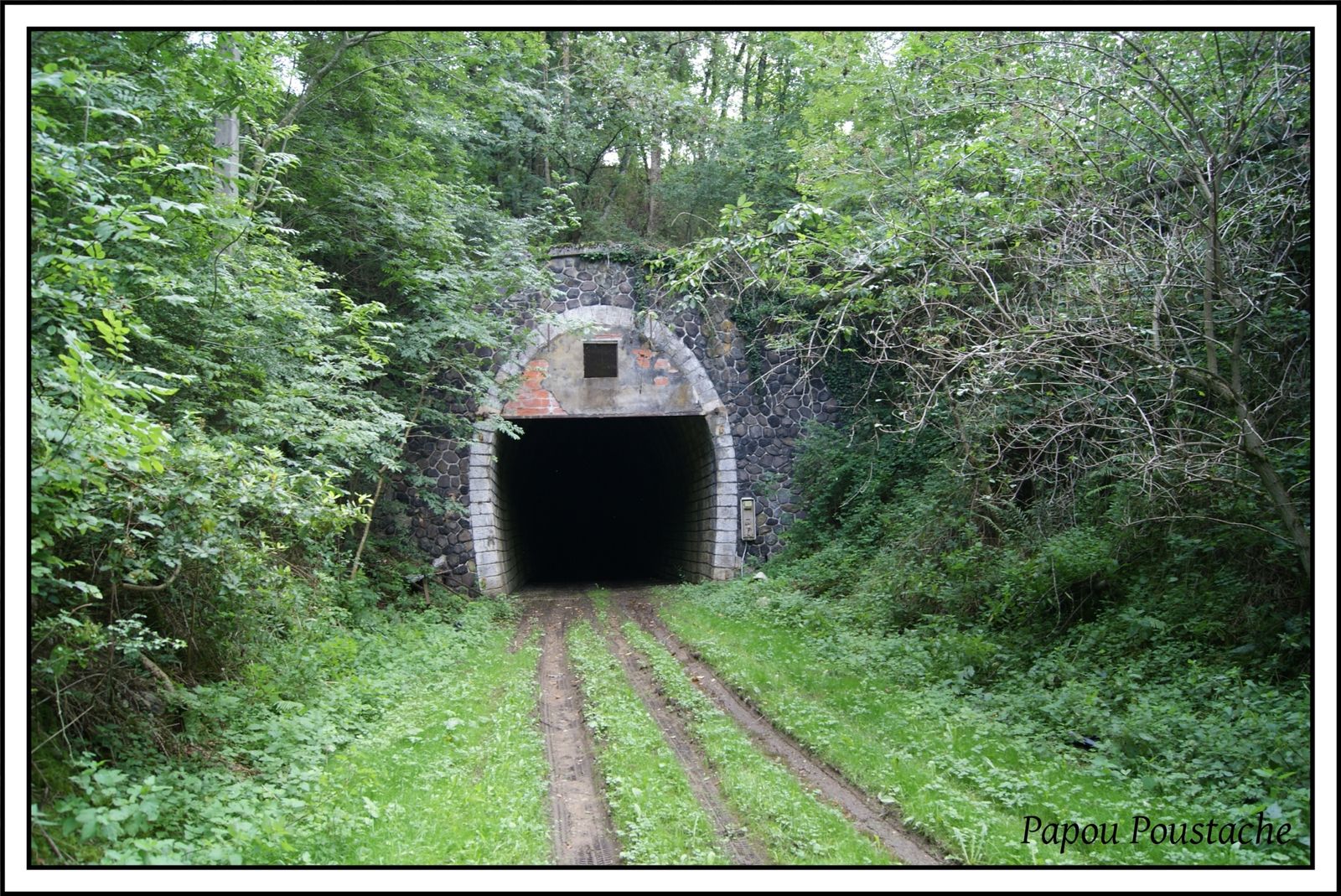 Gare,tunnel,ancienne voie, maison de garde barrière à Talairat