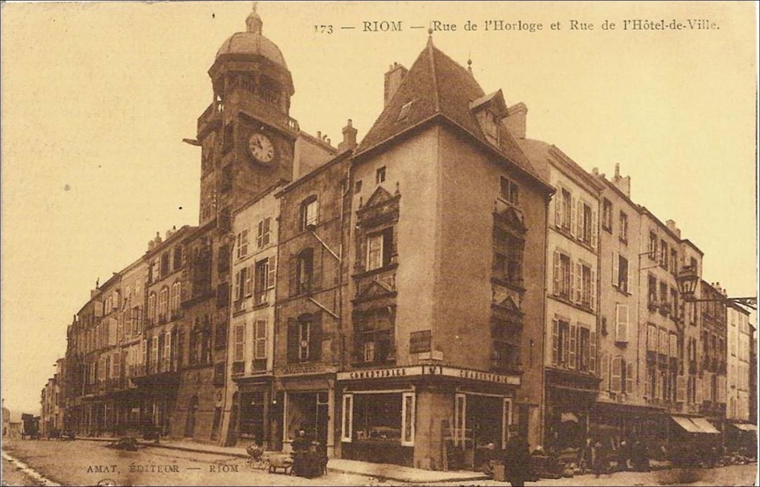 Les villes du Puy de Dome:Rue Hotel de ville à Riom 