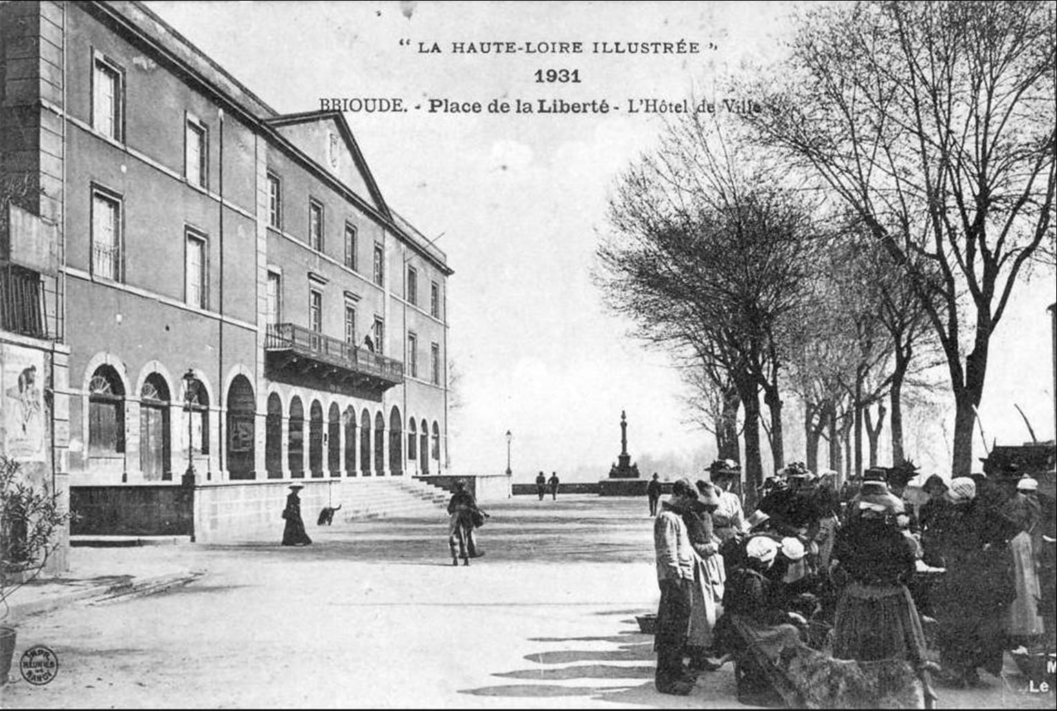 Les places de Brioude au travers du dernier siècle