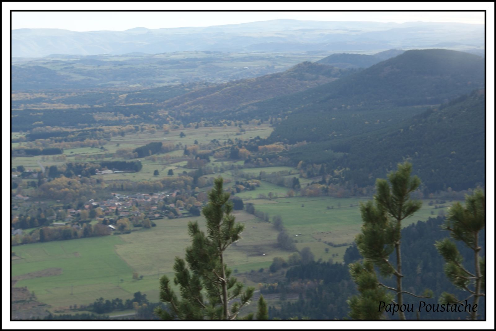 Vues sur les volcans, sur la plaine et les plateaux
