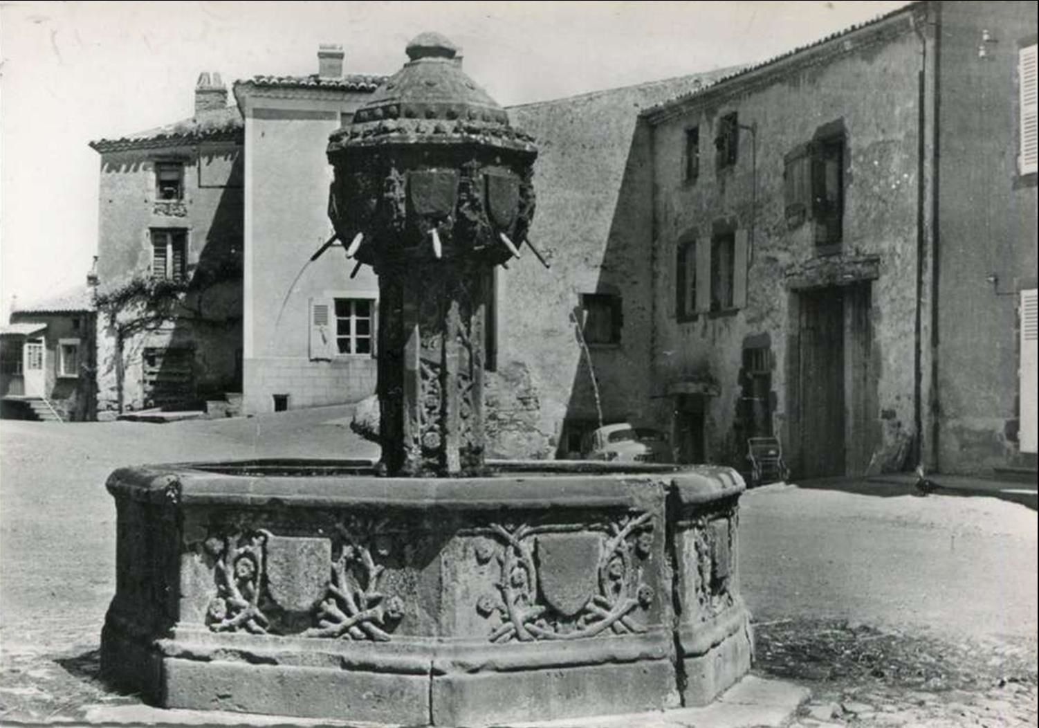 Fontaines,croix et chapelle à Saint Saturnin