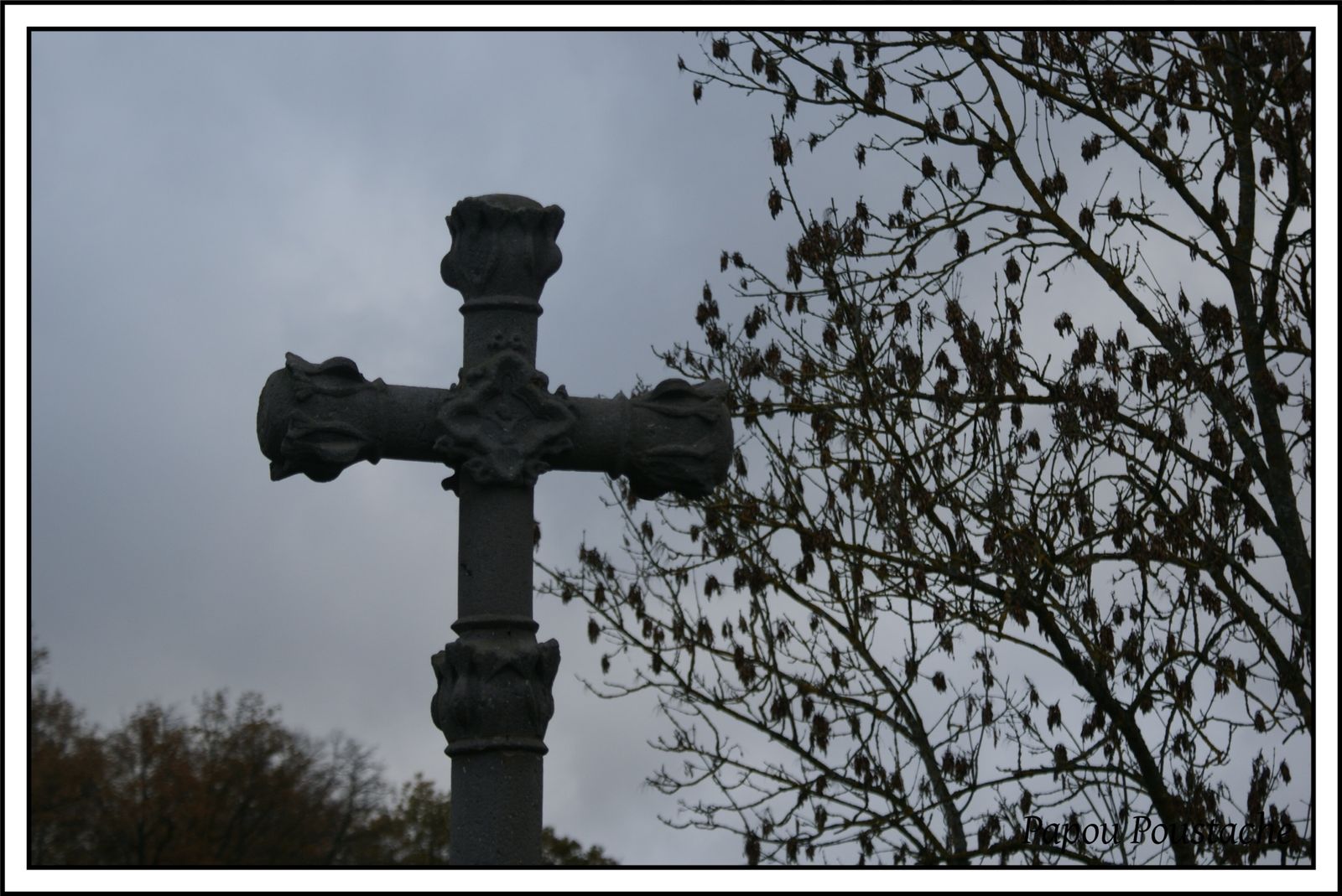 Fontaines,croix et chapelle à Saint Saturnin