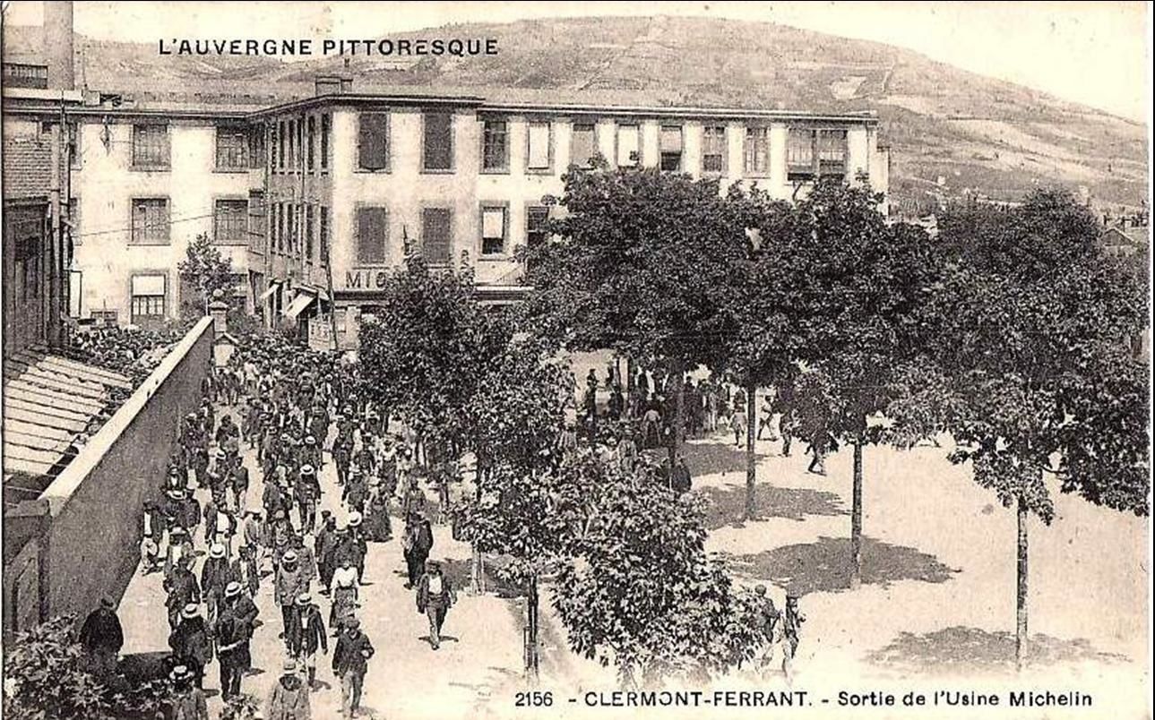 Sorties d'usines:Des ateliers des Carmes s'écoule chaque jour une marée humaine.
