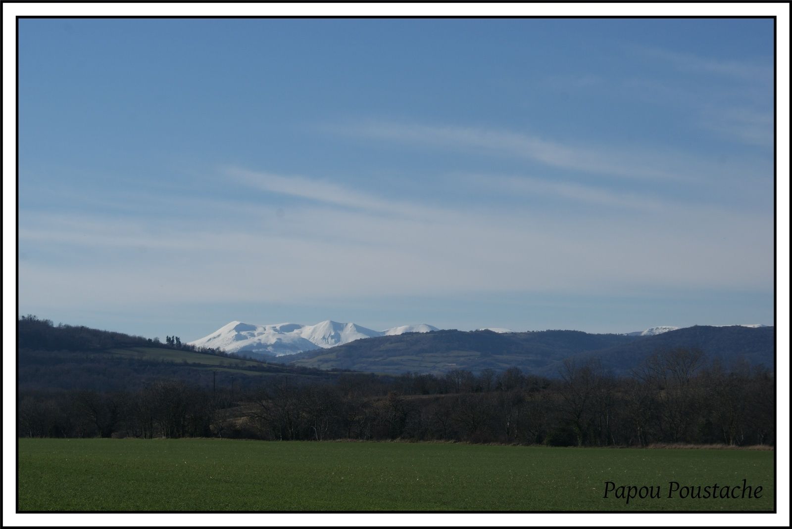 Une vue de Néschers et une autre sur les monts Dore 