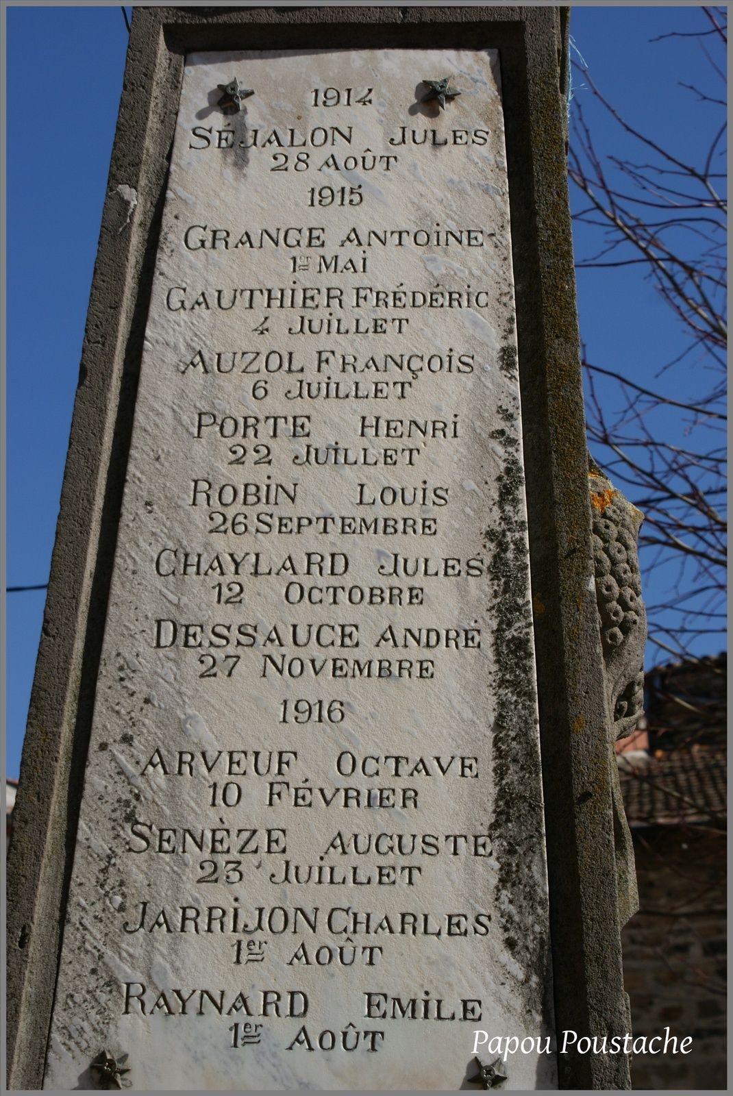 Monument,fontaines,bascule et croix à Boudes
