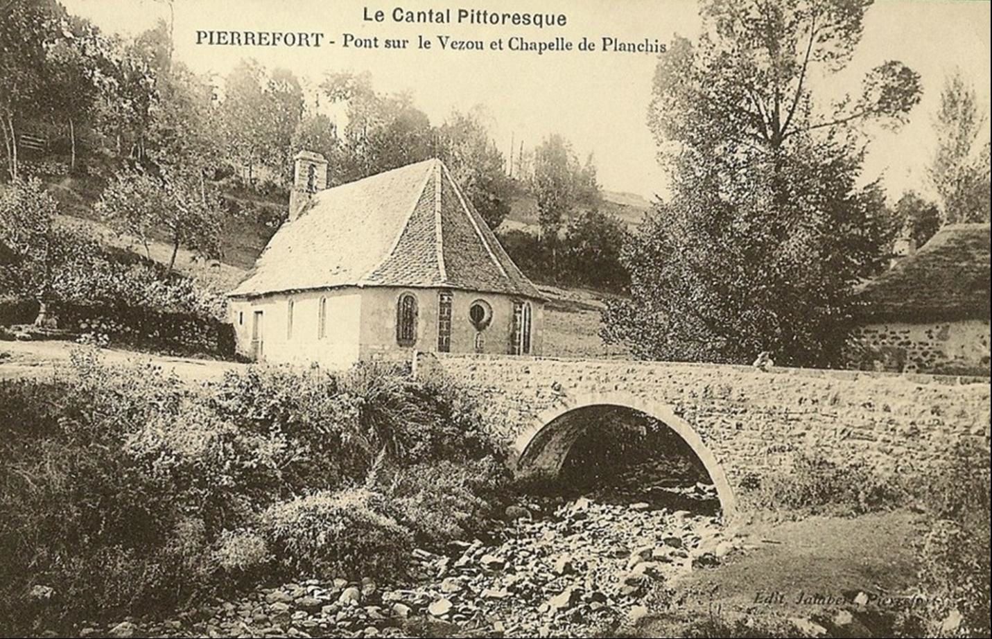 La chapelle à Pierrefort