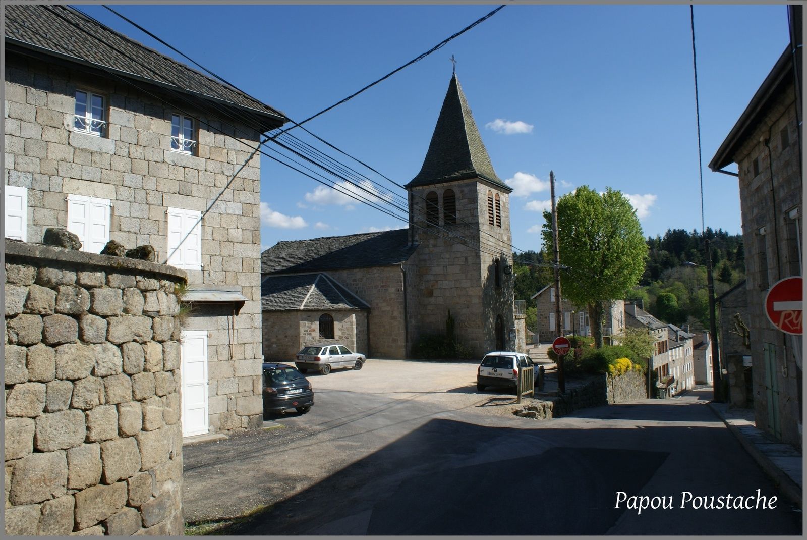 Eglise et monument au Chambon sur Lignon