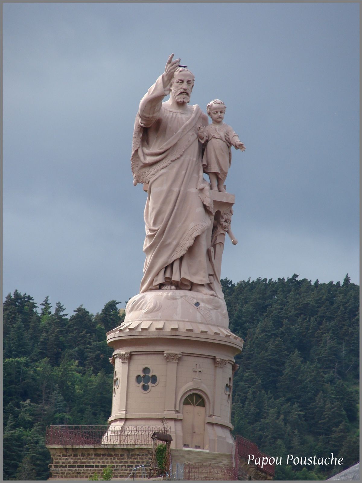 Patrimoine auvergnat: La statue Saint Joseph à Espaly