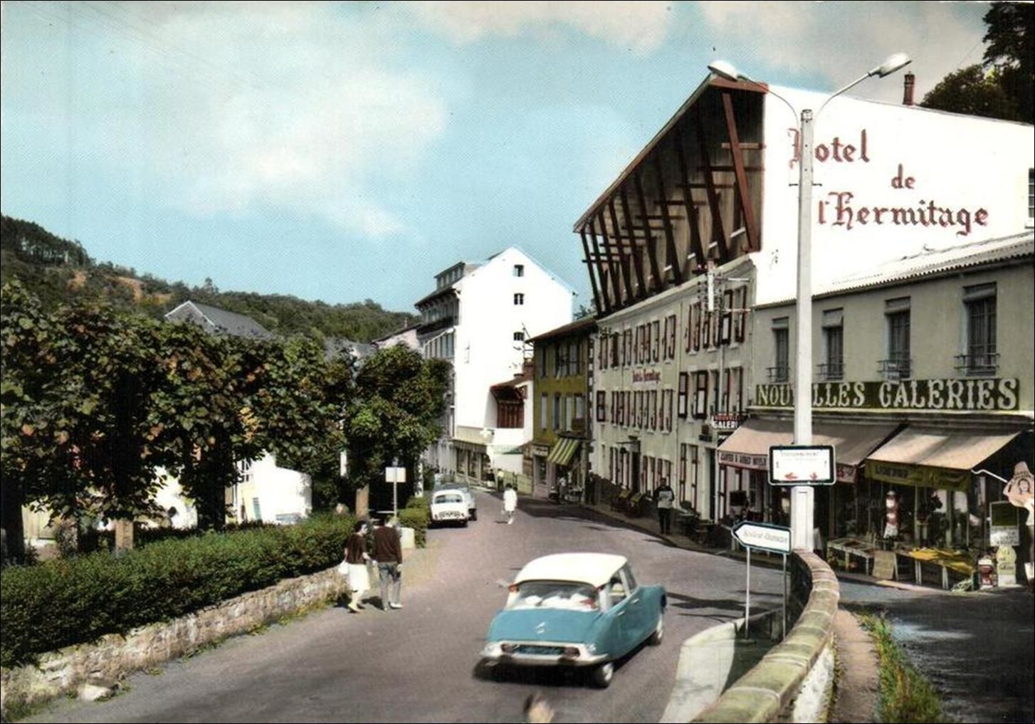 Rue des thermes à St Nectaire