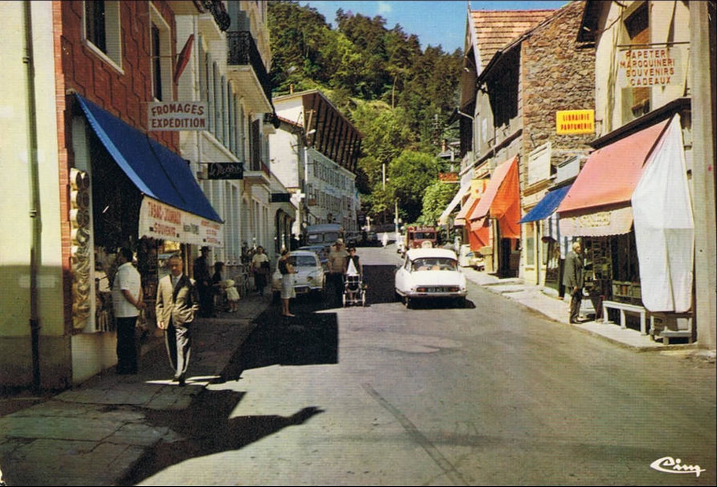 Rue des thermes à St Nectaire