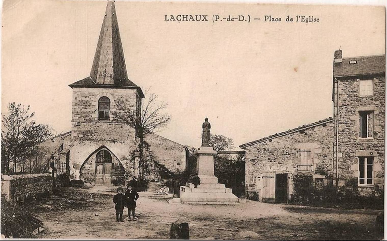 Le poids du village,puits,fontaines et l'église