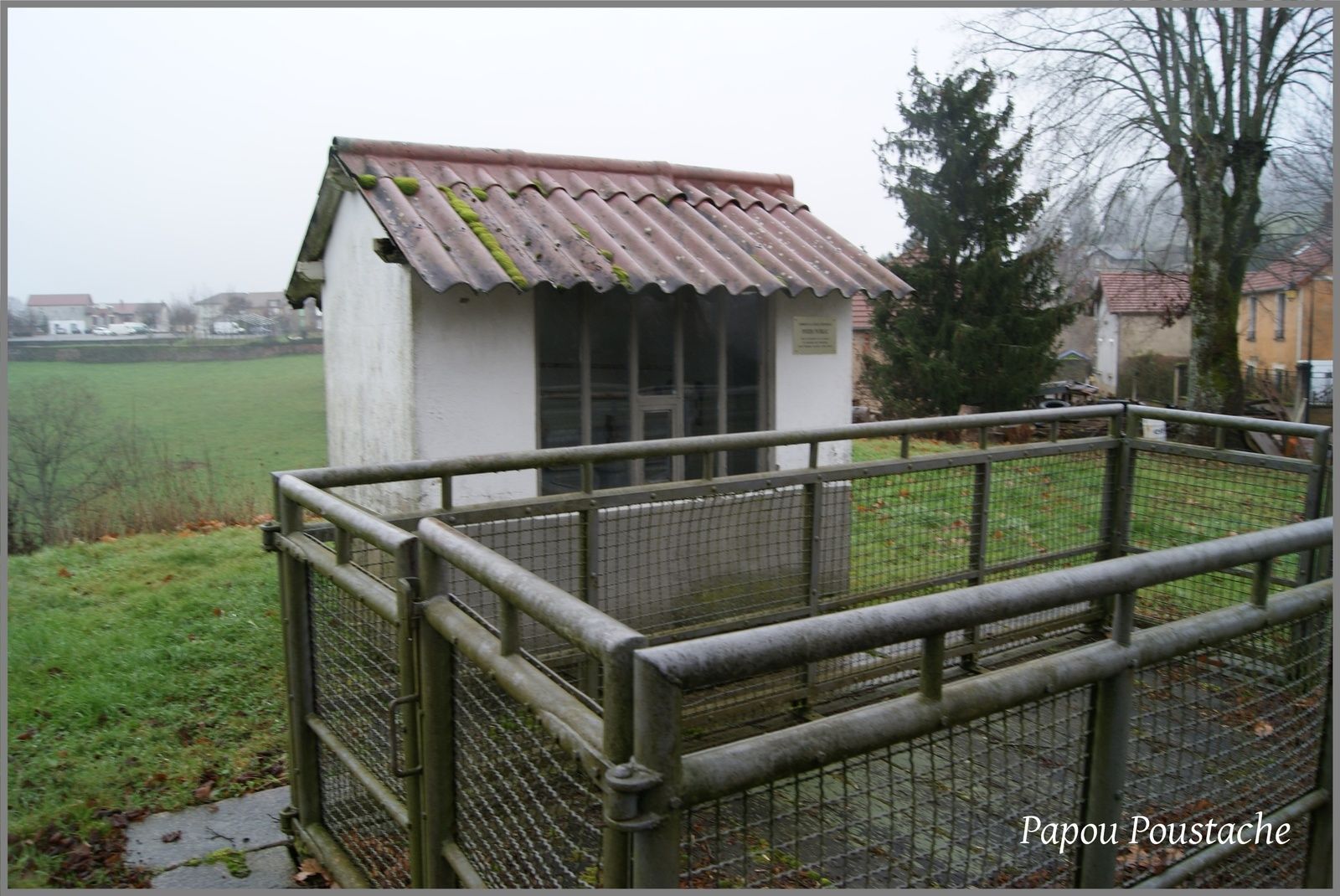 Poids public et ancienne borne Michelin