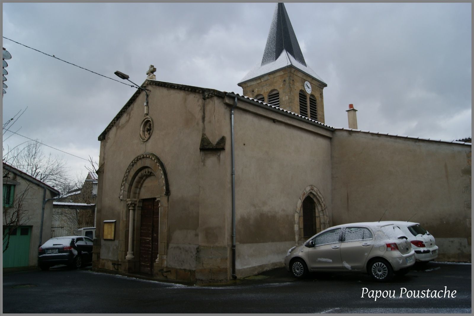 Eglise et Mairie aux Pradeaux