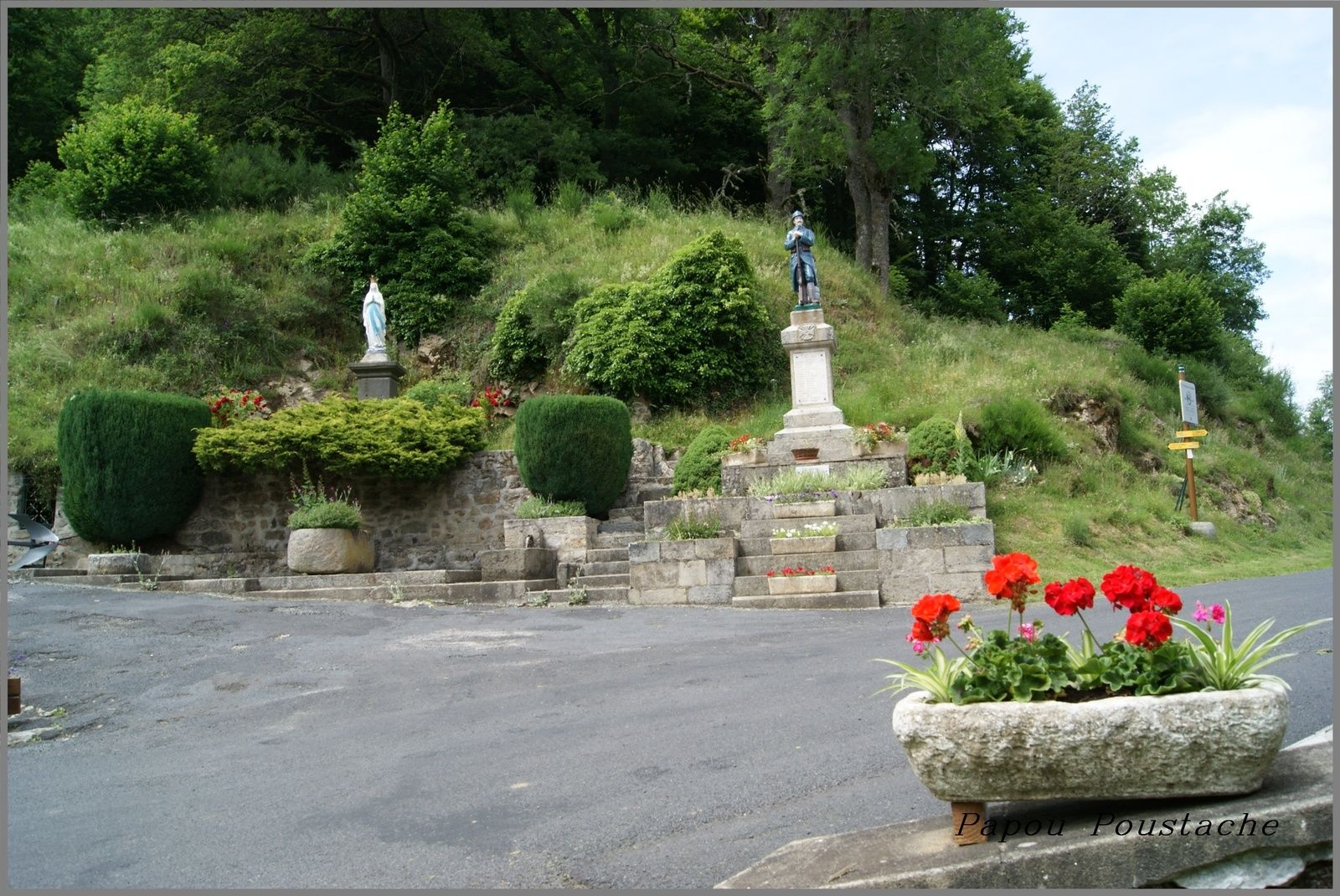 Fleurs au village de Bonneval