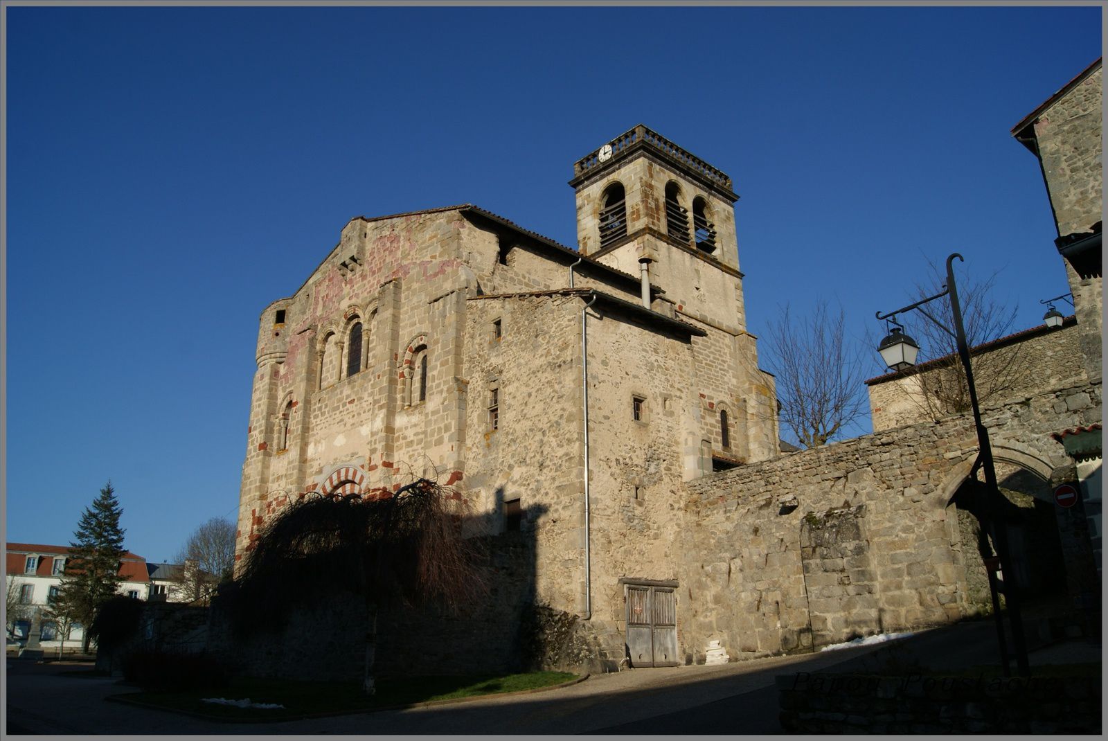 Eglise romane de st Dier d'Auvergne et l'ancien prieuré