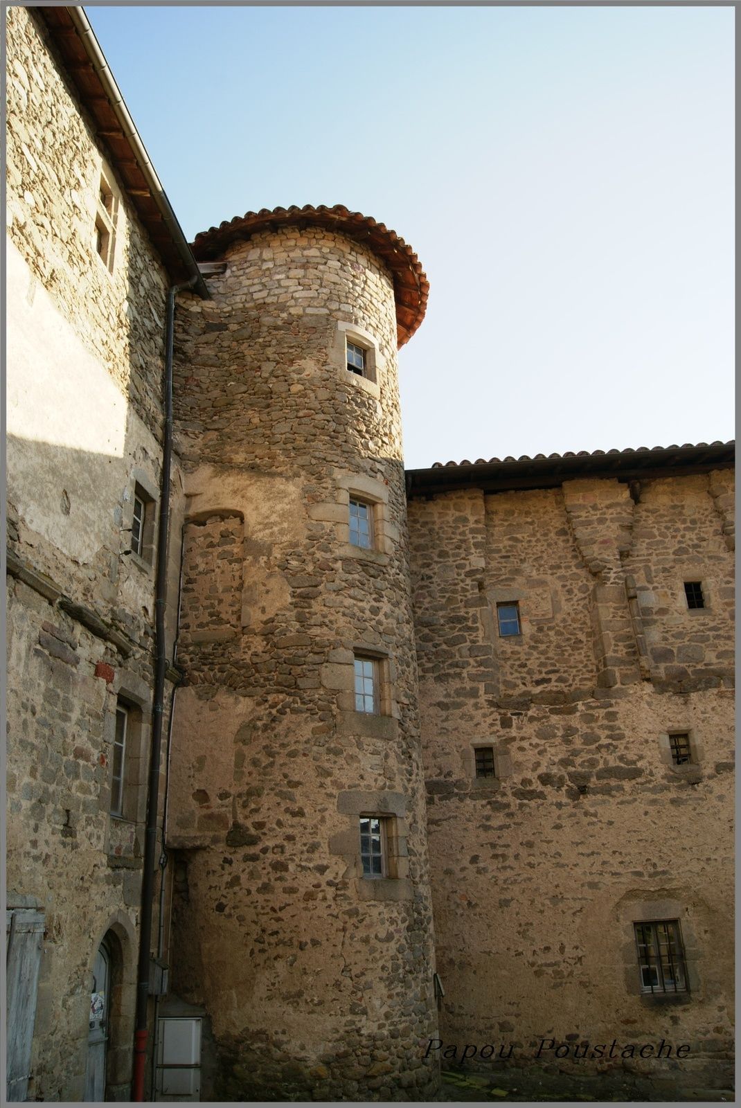 Eglise romane de st Dier d'Auvergne et l'ancien prieuré