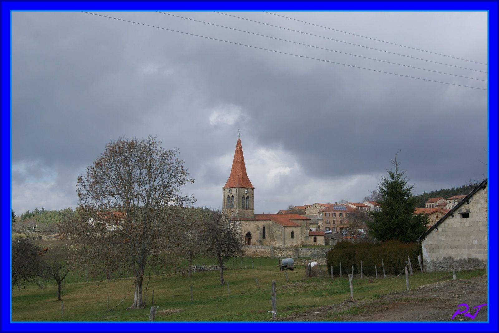 Les villages du puy de dome :St martin d'Ollières