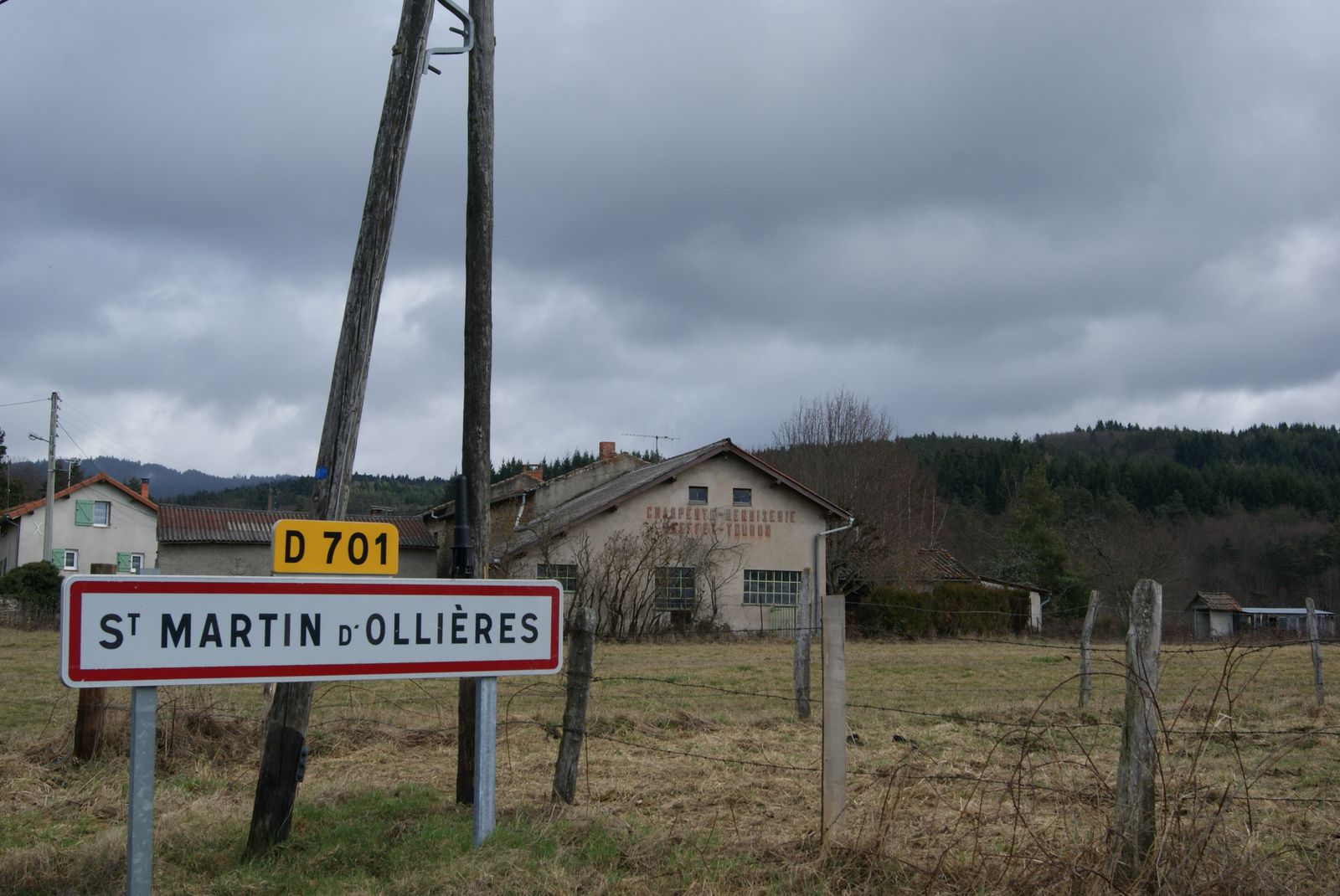 Les villages du puy de dome :St martin d'Ollières