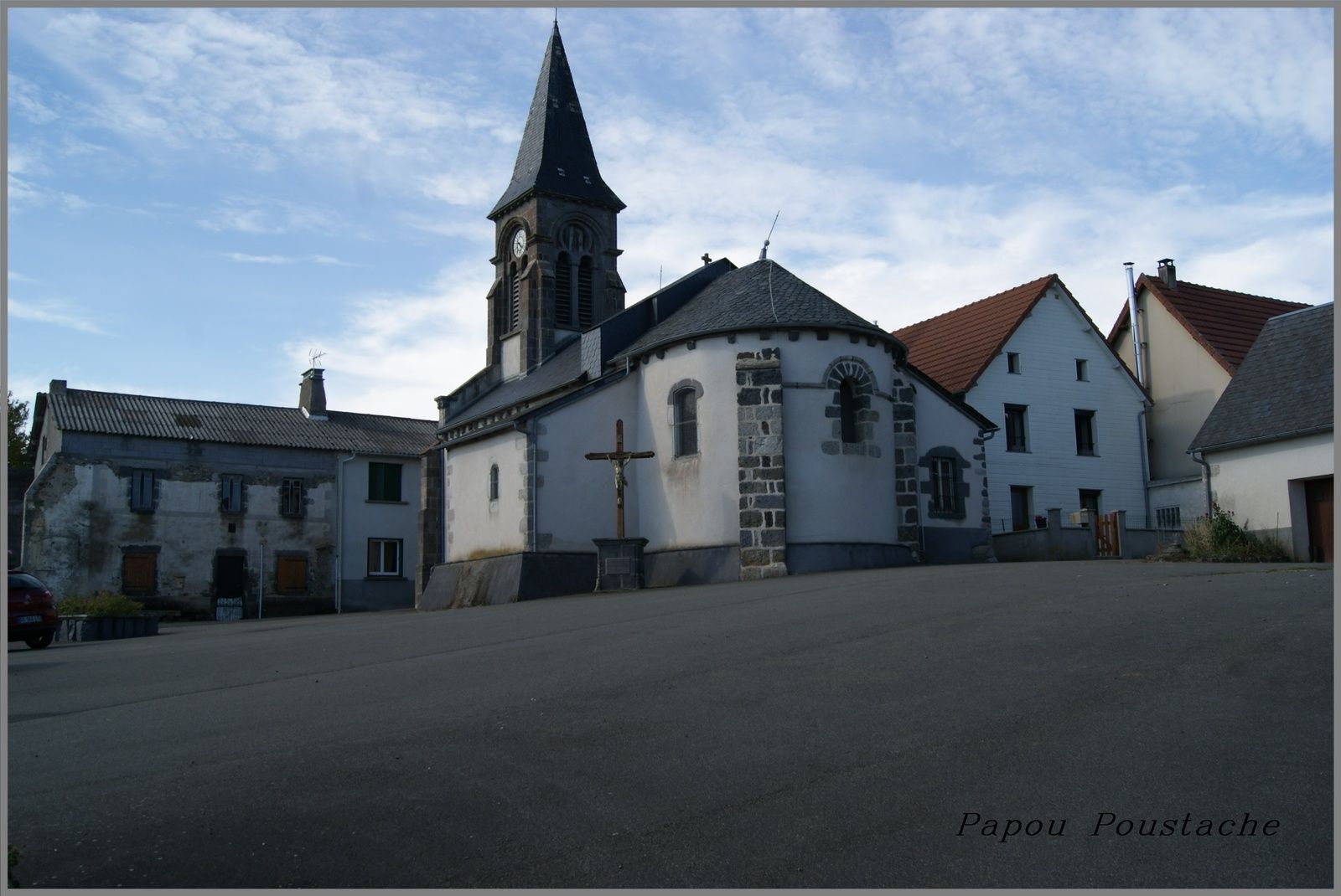 Voici les photos du village de Combrailles et des alentours.  Pour rappel, et pour situer ces images dans leur contexte, Combrailles est situé dans le département du Puy-de-Dôme de la région Auvergne Rhône Alpes  et a une surface de 20.61 Km ² pour une population de 203 habitants. La carte de France du village de Combrailles est présente en bas de page.