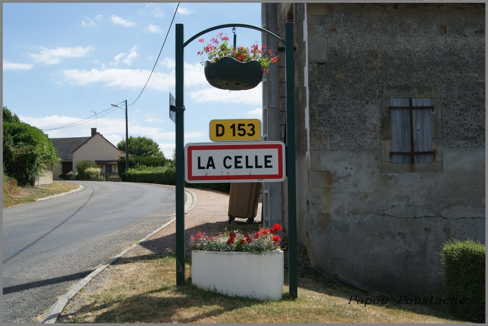 La Celle est un petit village du centre de la France. Le village est situé dans le département de l'Allier en ancienne région  Auvergne. Le village de La Celle appartient à l'arrondissement de Montluçon et au canton de Marcillat-en-Combraille. Le code postal du village de La Celle est le 03600 et son code Insee est le 03047. Les habitants de La Celle se nomment les Cellois et les Celloises.     Elle fait partie de la Communauté de communes "de Commentry Néris les Bains".   Les 414 habitants du village de La Celle vivent sur une superficie totale de 31 km2 avec une densité de 13 habitants par km2 et une moyenne d’altitude de 480 m.