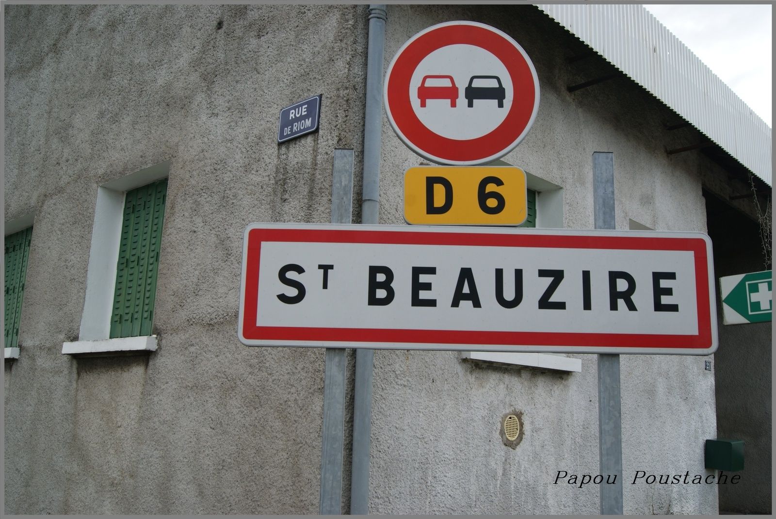 Saint-Beauzire est une petite ville du massif cental.  La ville est située dans le département du Puy-de-Dôme en ancienne région Auvergne.  La ville de Saint-Beauzire appartient à l'arrondissement de Riom et au canton d'Ennezat.  Le code postal de la ville de Saint-Beauzire est le 63360 et son code Insee est le 63322.  Les habitants de Saint-Beauzire se nomment les Saint-Beauzirois et les Saint-Beauziroises. 