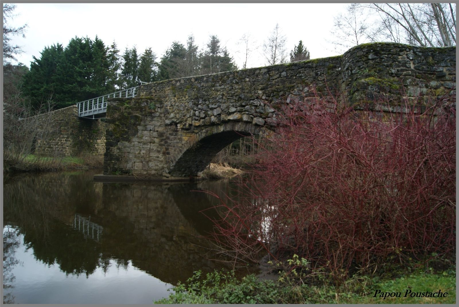 Pont Médiéval sur la Borne