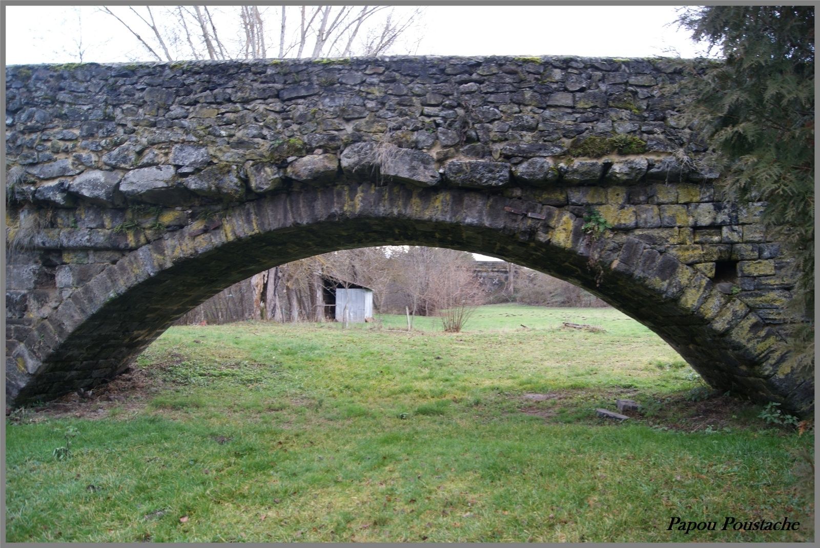 Pont Médiéval sur la Borne