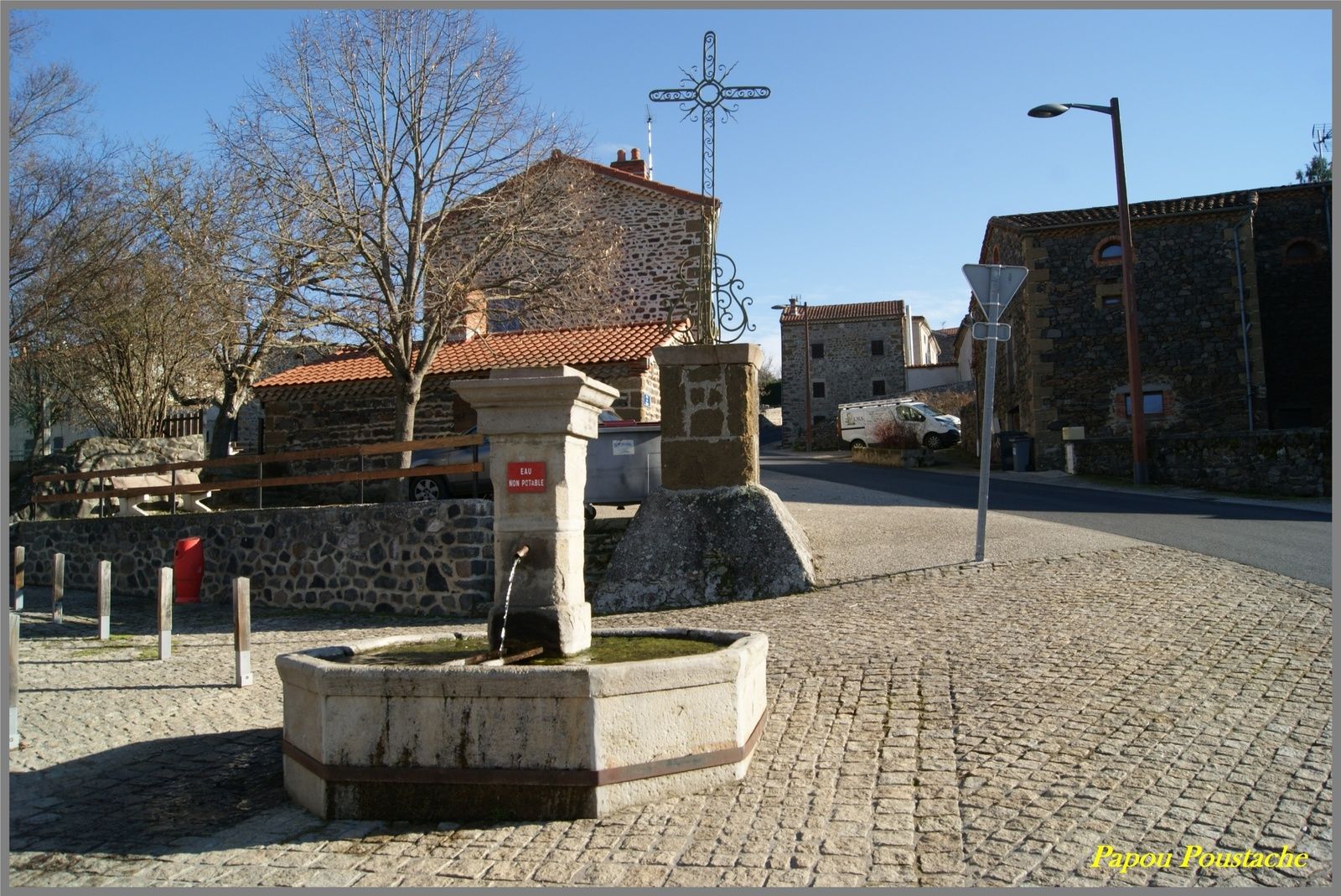 Voici les photos du village de Mazeyrat-d'Allier et des alentours. Pour rappel, et pour situer ces images dans leur contexte, Mazeyrat-d'Allier est situé dans le département de la Haute-Loire de la région Auvergne Rhône Alpes  et a une surface de 44.95 km ² pour une population de 1 487 habitants. La carte de France du village de Mazeyrat-d'Allier est présente en bas de page.  En fin d'article des cartes postales anciennes