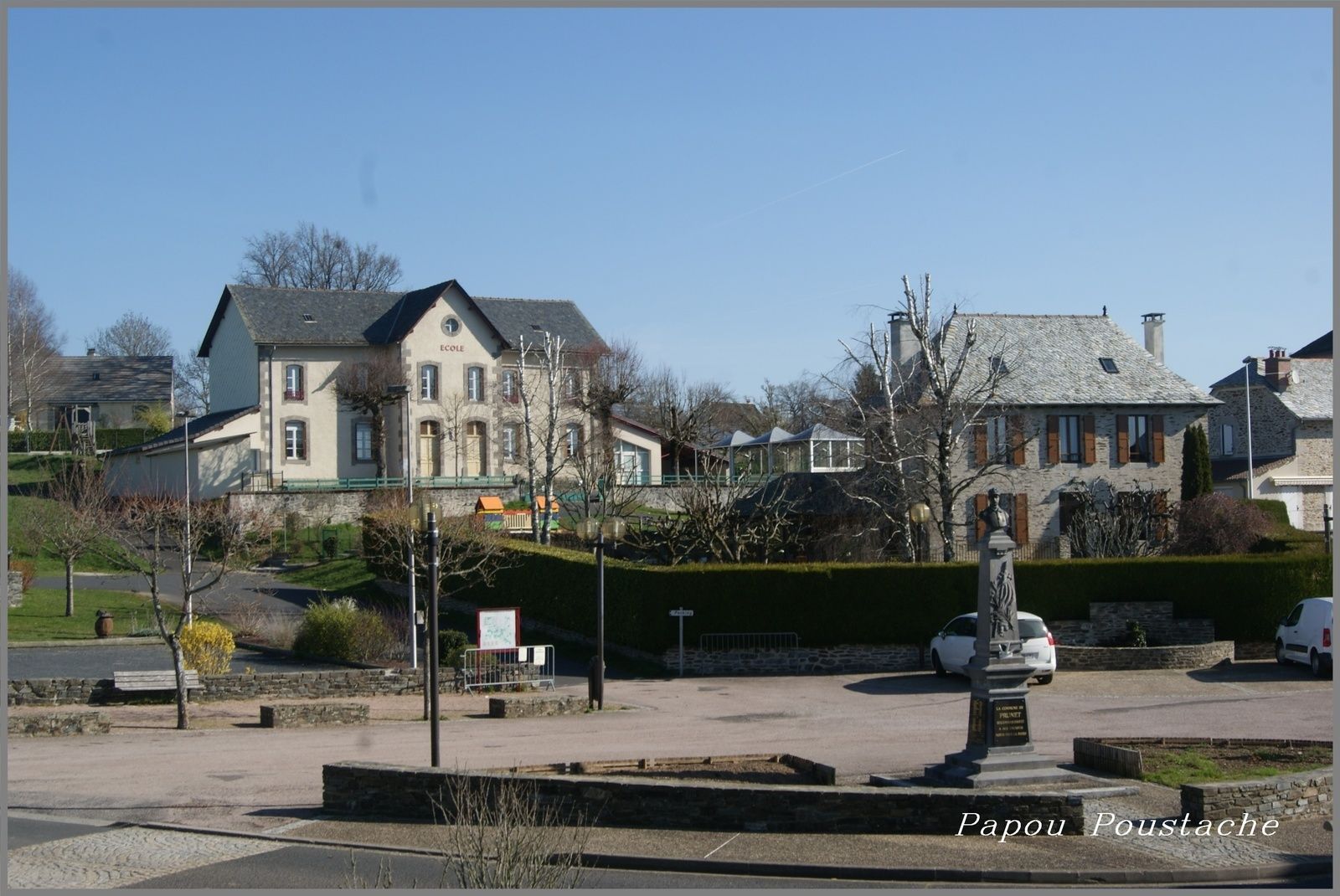 Les habitants de Prunet se nomment les Prunetois et les Prunetoises.